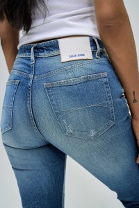 JEANS TRUE CROPPED SLIM MIT RISSEN