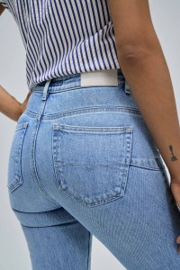 JEANS FAITH PUSH IN FLARE COM DETALHE NA BAINHA