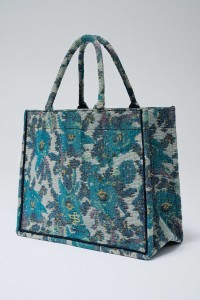 BOLSO DE MANO CON ESTAMPADO FLORAL