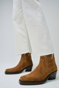 BOTAS EN PIEL ESTILO COWBOY