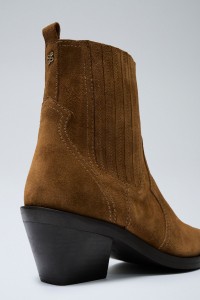 BOTAS EN PIEL ESTILO COWBOY