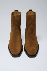 BOTAS EN PIEL ESTILO COWBOY