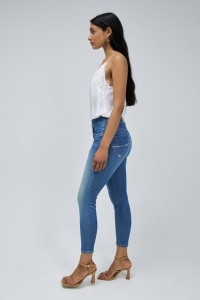 JEANS SECRET PUSH IN CROPPED MIT DETAIL IN DER TASCHE