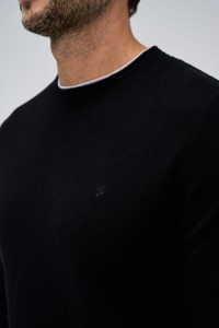 BLACK KNIT SWEATER WITH T-SHIRT COLLAR