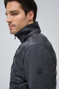 PADDED JACKET WITH ZIP CLOSURE