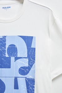 T-SHIRT MIT PRINT