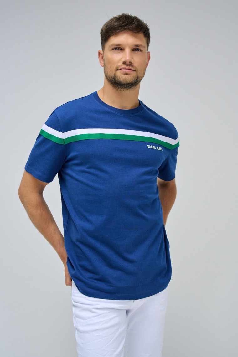 T-SHIRT AZUL COM RISCAS