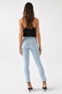 VAQUEROS SECRET PUSH IN CROPPED SKINNY