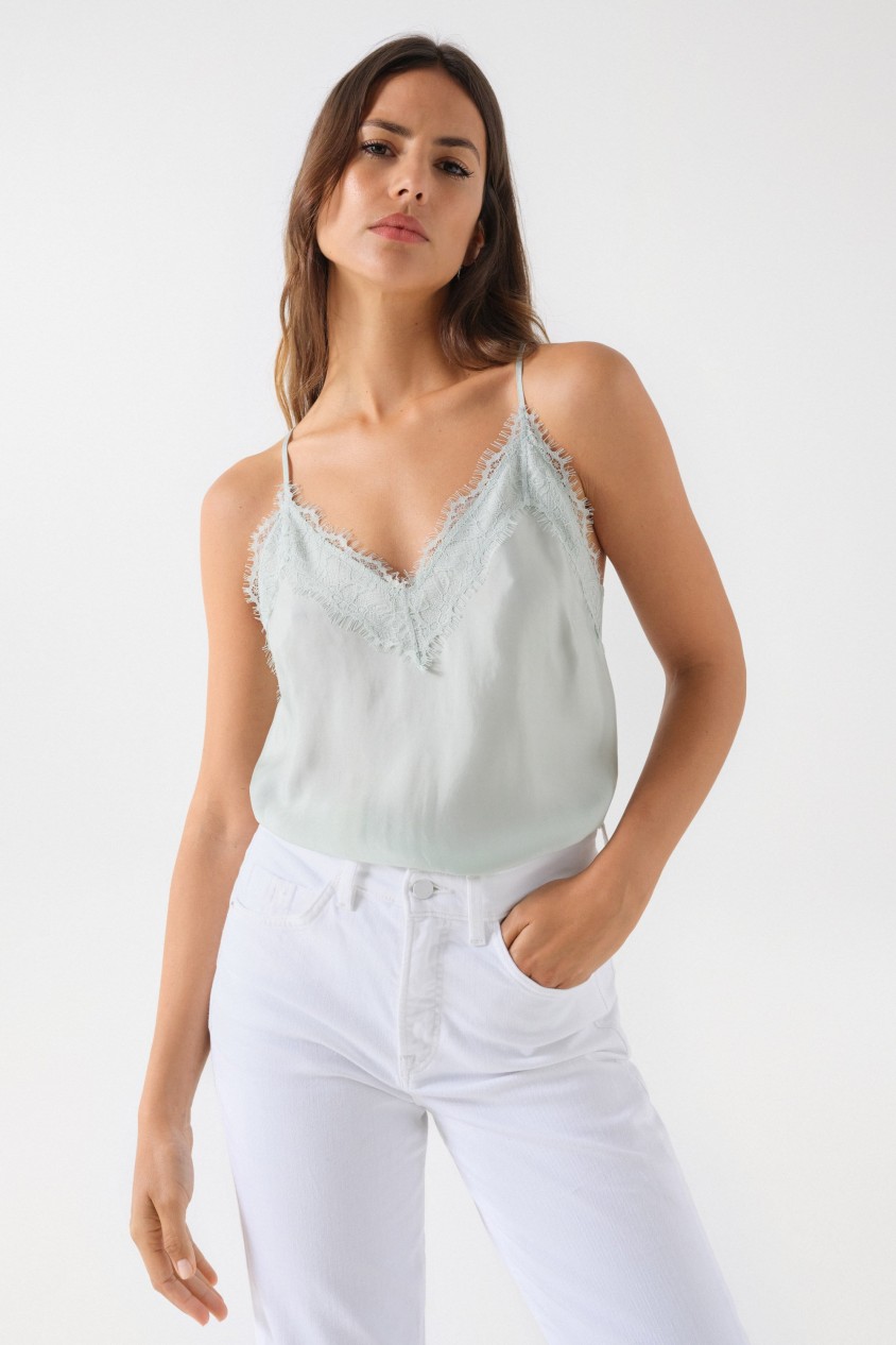 TOP EN SATIN AVEC DTAILS EN DENTELLE