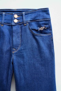 VAQUEROS SECRET PUSH IN BOOTCUT CON DETALLES DORADOS