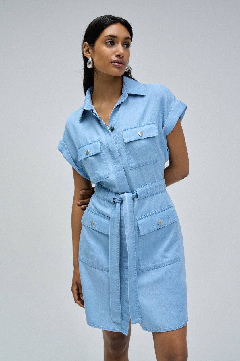 PRACTICAL SHORT DRESS IN LIGHTDENIM