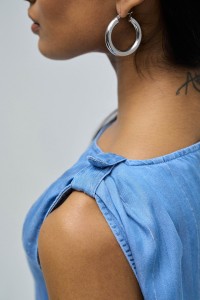 LIGHTDENIM TOP WITH SILVER WIRE