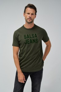 CAMISETA CON LOGO DE TERCIOPELO