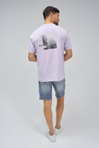 T-SHIRT WITH BRANDING AND GRAPHIC DETAILS