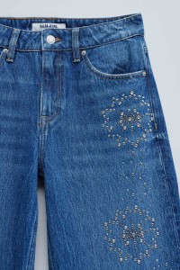 JEANS TRUE STRAIGHT MIT APPLIKATIONEN