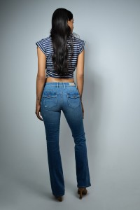 PANTALONES VAQUEROS WONDER PUSH UP BOOTCUT CON DETALLE EN LOS BOLSILLOS