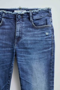 JEANS WONDER PUSH UP WITH FRAYED EFFECT