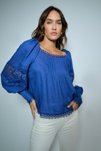 BLUSA DE LINHO COM DETALHES DE RENDA