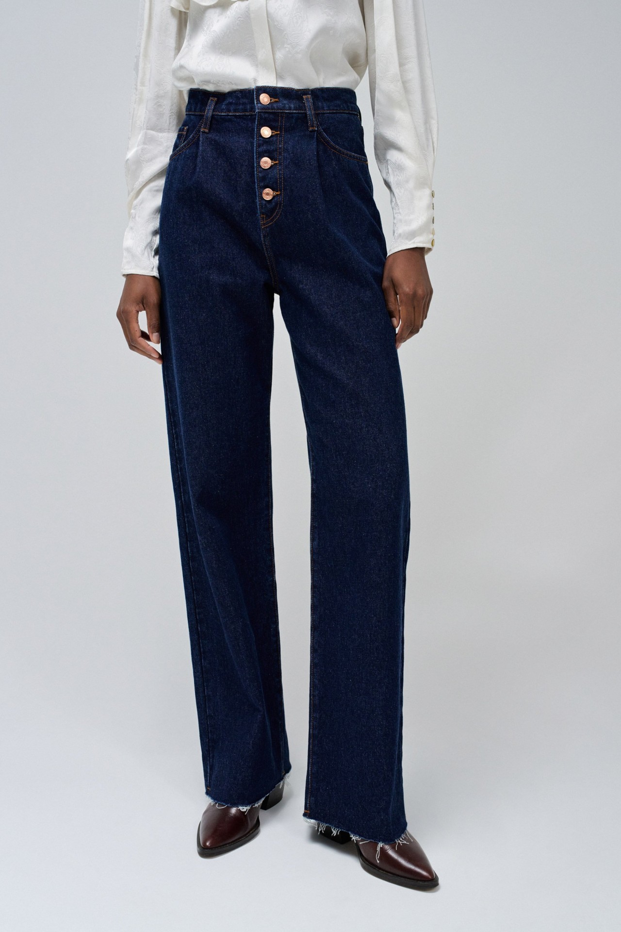 TRUE JEANS WITH WIDE LEG AND UNDONE HEM