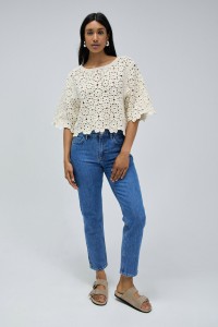 CAMISOLA EM CROCHET FLORAL