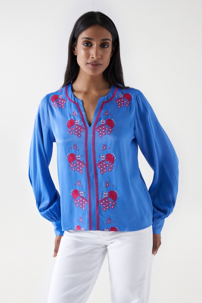 BLOUSE AVEC DTAIL DE BRODERIE