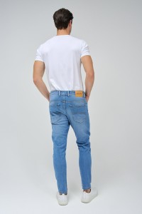 JEANS KONISCH GESCHNITTENE CROPPED