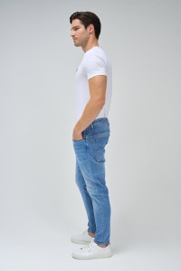 JEANS KONISCH GESCHNITTENE CROPPED