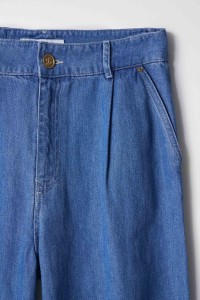 LIGHTDENIM HOSE MIT GERADEM BEIN