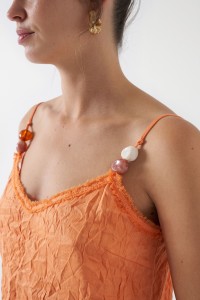 TOP WITH LINEN AND NATURAL BEAD DETAIL