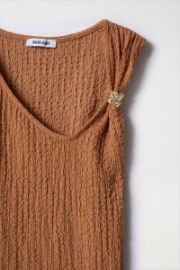 ASYMMETRICAL NECKLINE TOP WITH METALLIC DETAIL