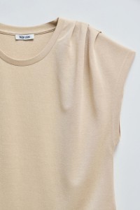 T-SHIRT WITH GOLDEN KNIT