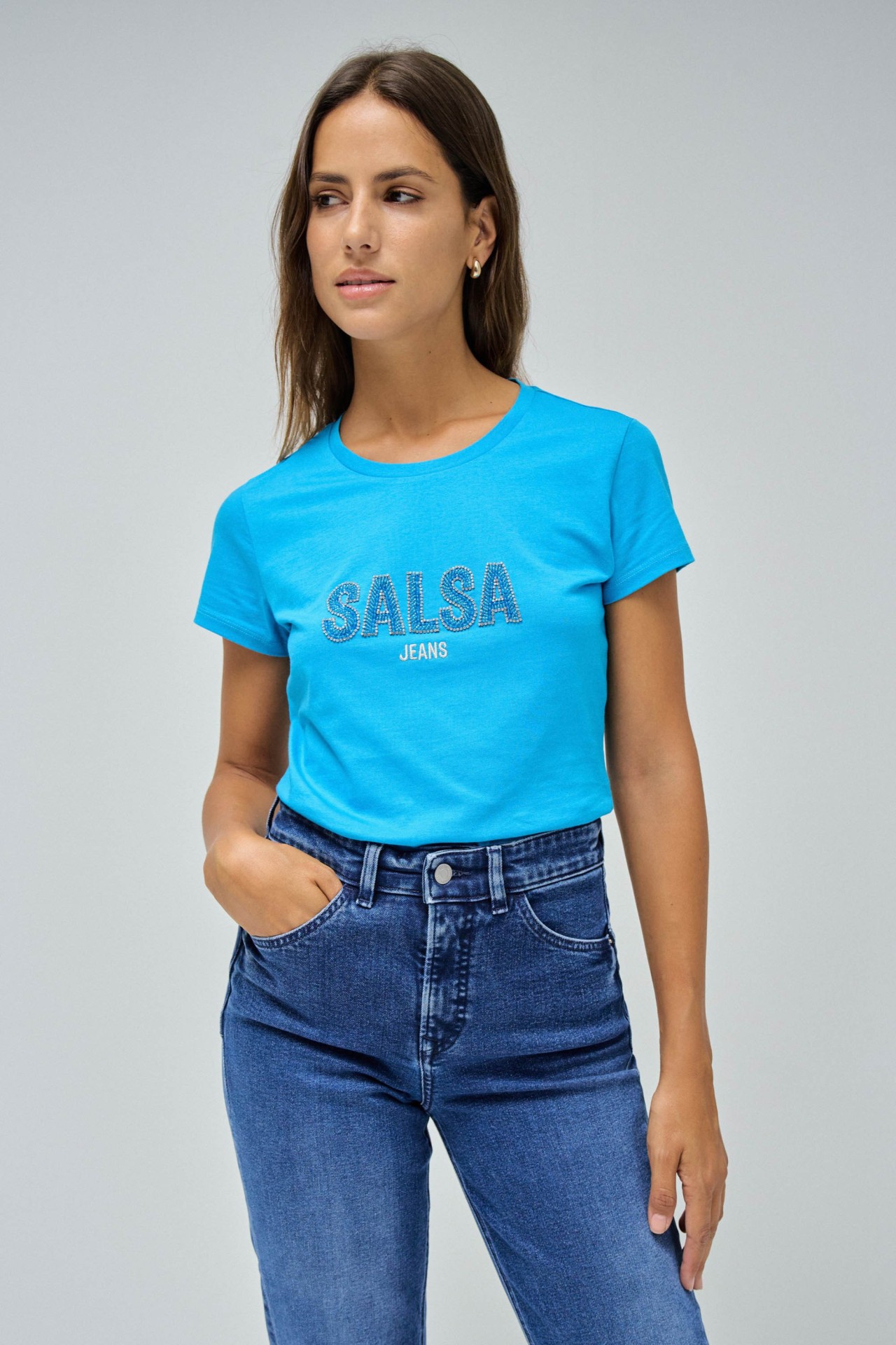 T-SHIRT AVEC LOGO