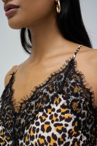 TOP ANIMAL PRINT MIT SPITZENDETAIL