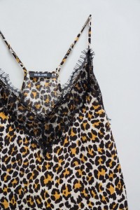 TOP ANIMAL PRINT WITH LACE DETAIL