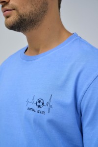 T-SHIRT DE FOOTBALL AVEC IMPRIM SUR LA POITRINE