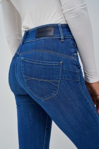 JEANS SECRET PUSH IN STRAIGHT