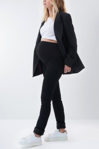 HOPE CAPRI MATERNITY JEANS IN TRUE BACK DENIM WITH NARROW LEG