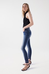 FAITH PUSH IN CROPPED PREMIUM WASH JEANS