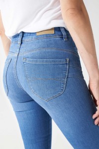 JEANS SECRET PUSH IN DE LAVAGEM CLARA