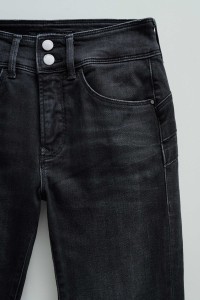 SECRET PUSH IN SKINNY DARK JEANS