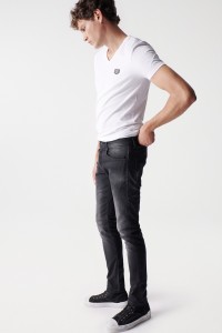 SCHWARZE SKINNY JEANS