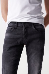 SCHWARZE SKINNY JEANS