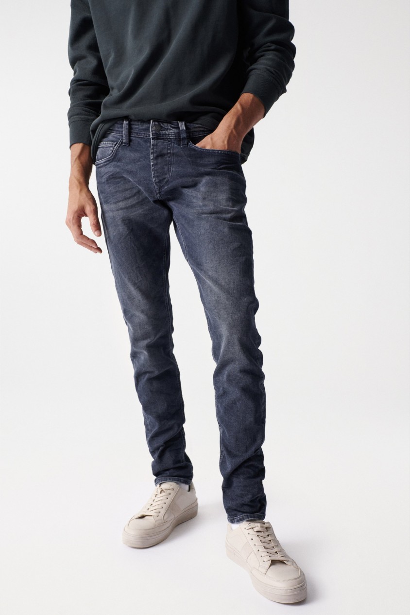 VAQUEROS SKINNY CON DETALLE DE LAVADO