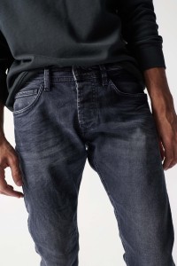 SKINNY JEANS WITH WASH DETAILS