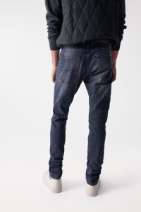 SKINNY JEANS WITH WASH DETAILS