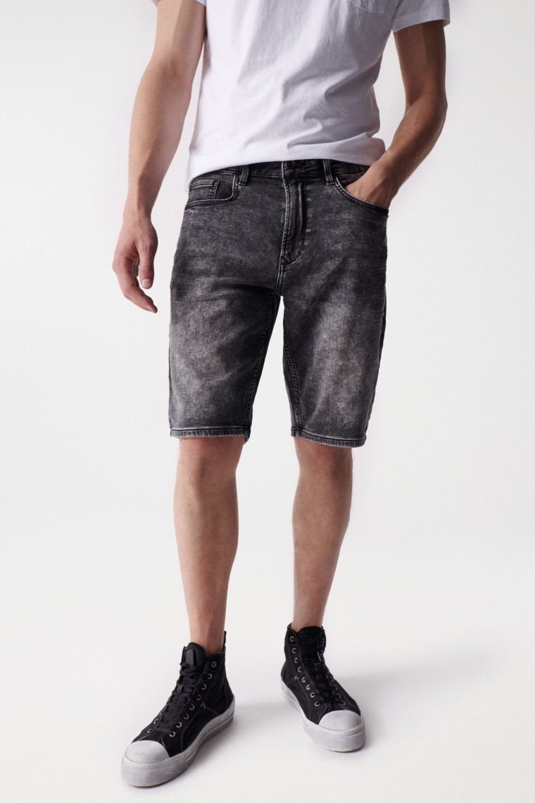 JEANS-SHORTS, REGULAR-SCHNITT, AUS KNIT-DENIM