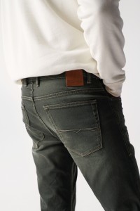 SLIM FIT JEANS