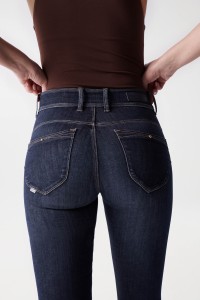 JEAN SECRET PUSH IN AVEC BOUTON SUR LA POCHE