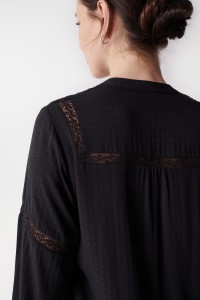 BLOUSE WITH LACE DETAIL