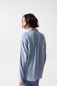 HEMD LIGHTDENIM MIT KNPFEN, LOOSE-PASSFORM